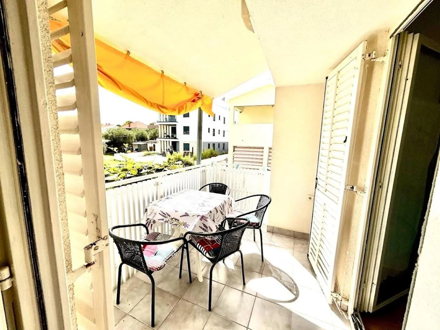 Apartments Let - 5 M From Sea Sukosan