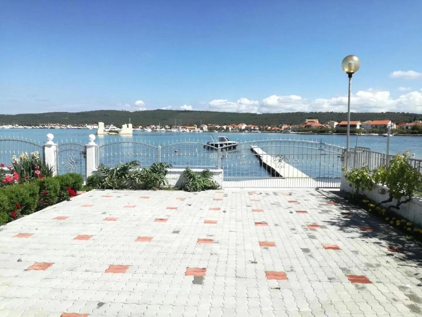 Apartments Let - 5 M From Sea Sukosan